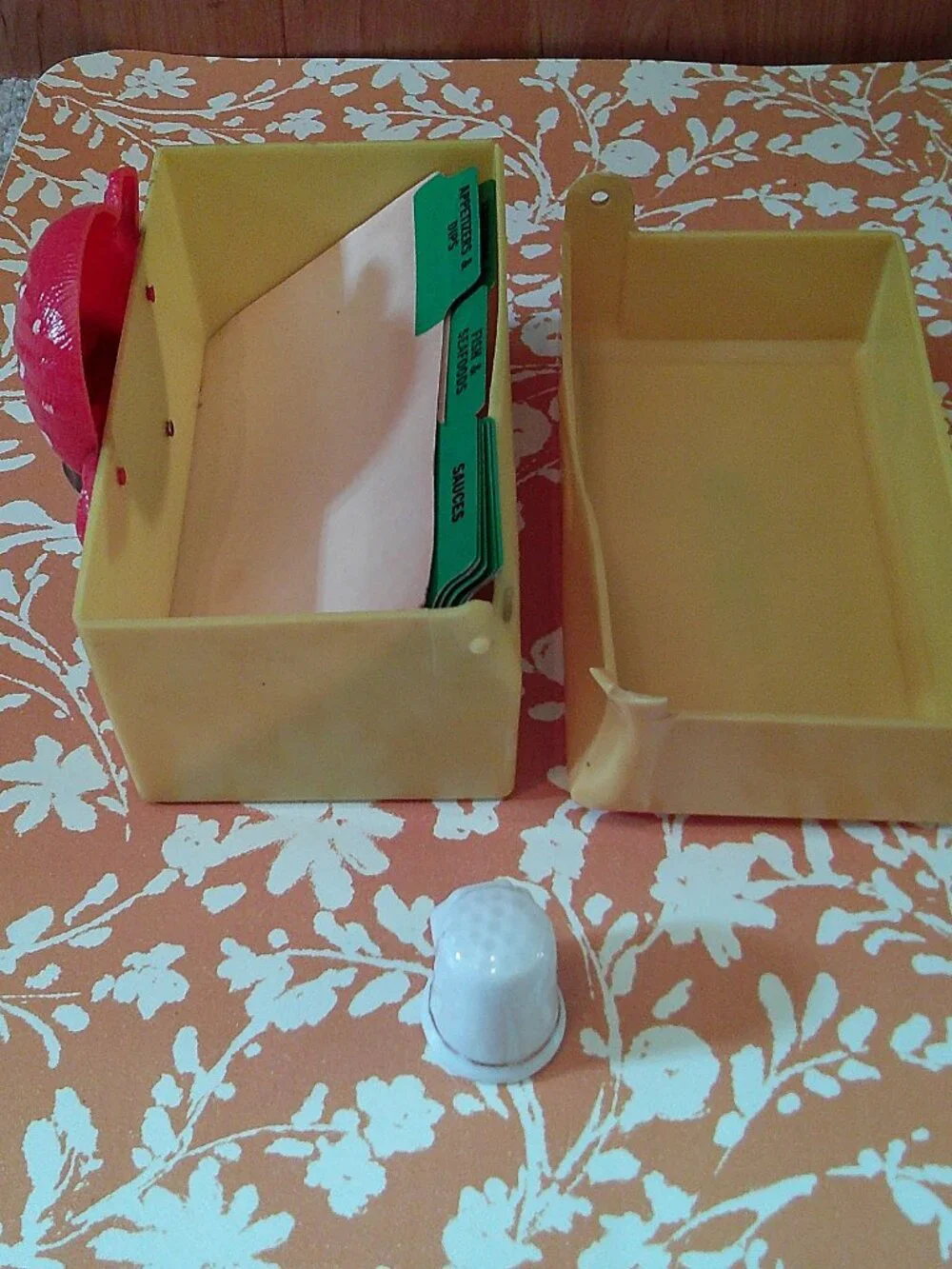 VTG Black Americana Yellow Recipe Box & Porcelain Aunt Jemima Thimble - Picture 4 of 14